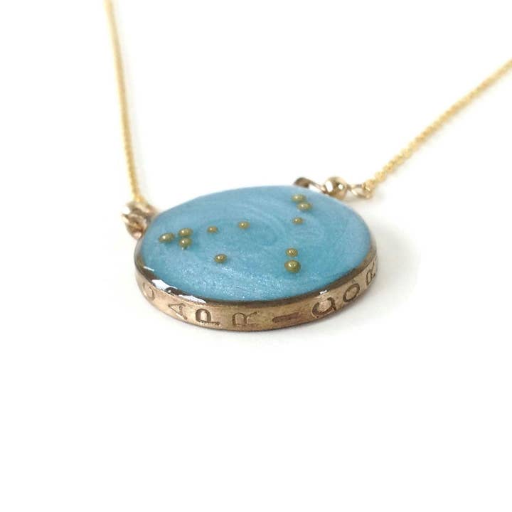 Collier Constellation Capricorne bleu ciel pour la vente par Carla De La Cruz Jewelry