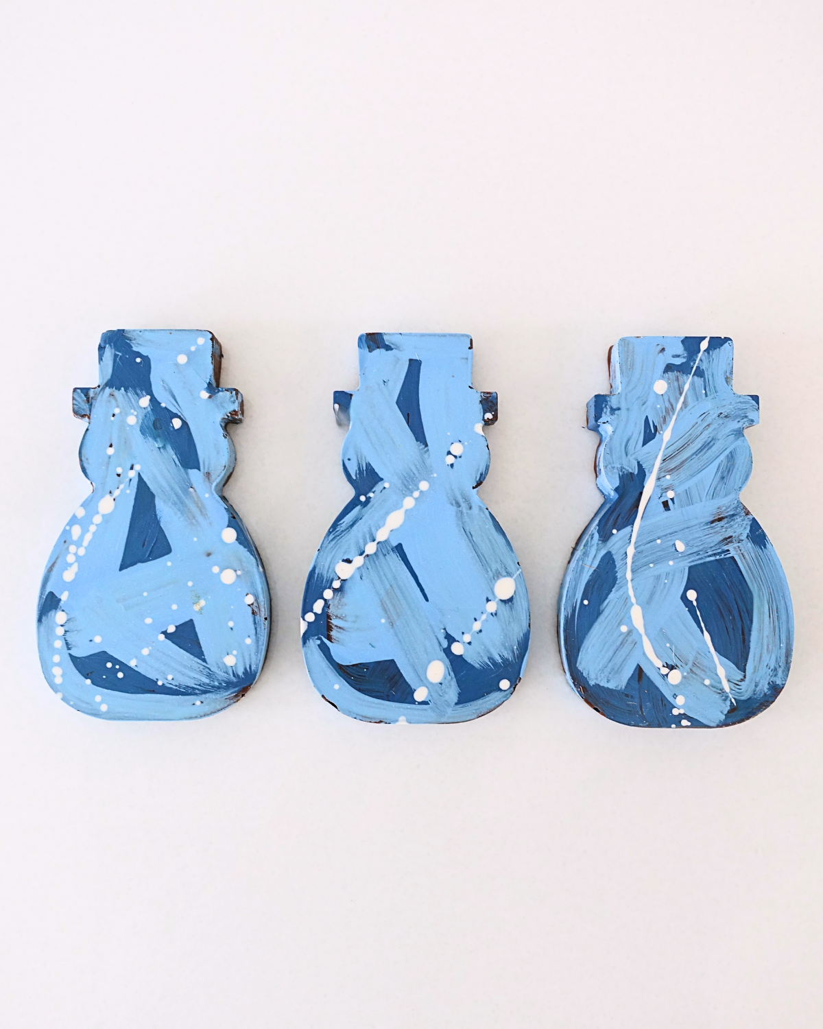 Succulent Chocolates & Sweets Inc - Wholesale Chocolate Box - Crunchy Hazelnut Gianduja Snowman (Ornament Box)8