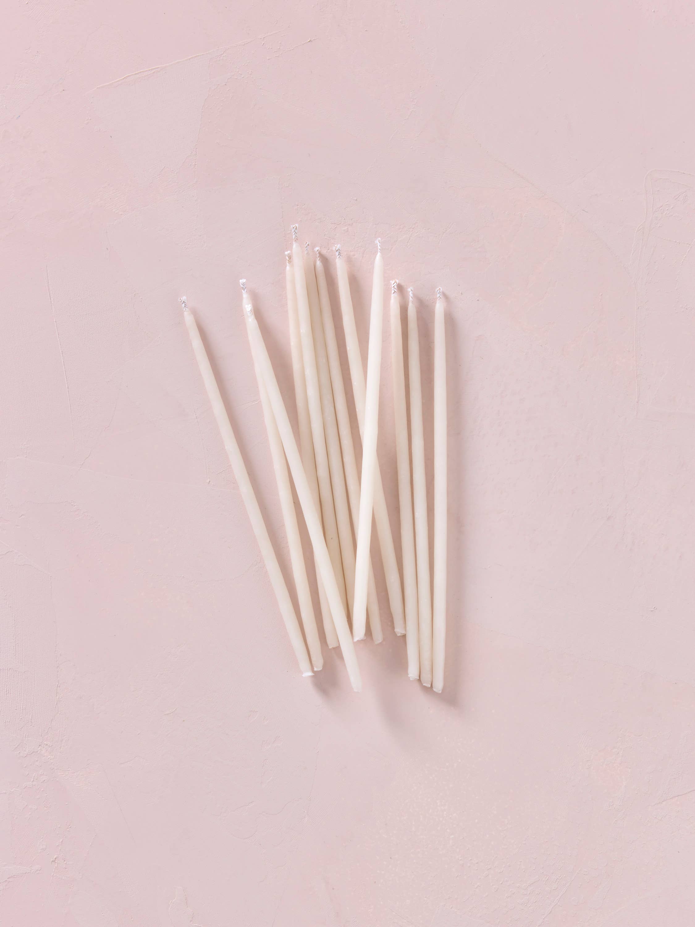 Marfil Velas de Cumpleaños de Cera de Abeja 100 % Pura, Sumergidas a Mano | Altas Marfil de venta al por mayor en Faire2