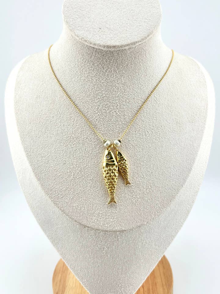 einfach schön - 2 GOLDFISCHE MIT KLEINEN PERLEN - LANGE HALSKETTE für den Großhandel von Beautiful Soul Jewelry