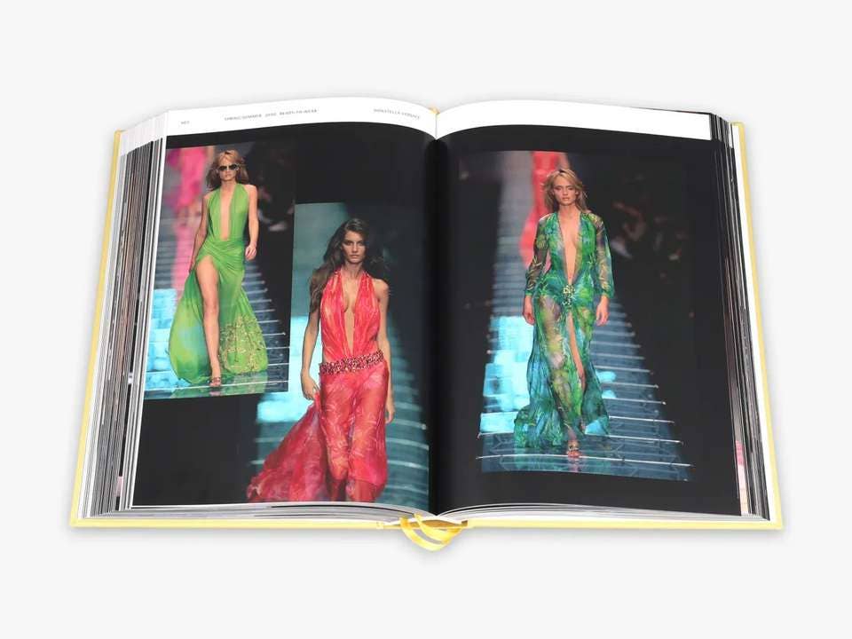 Kitchentrend products – Großhandel Buch zum Thema Kunst & Unterhaltung – Versace Catwalk: Die komplette Kollektion3