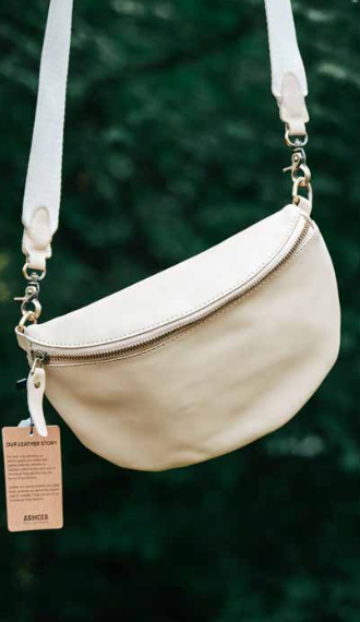 Armoir fashion - Wholesale Crossbody Bag - Women's - Heidi Crossbody - Made in Canada 2