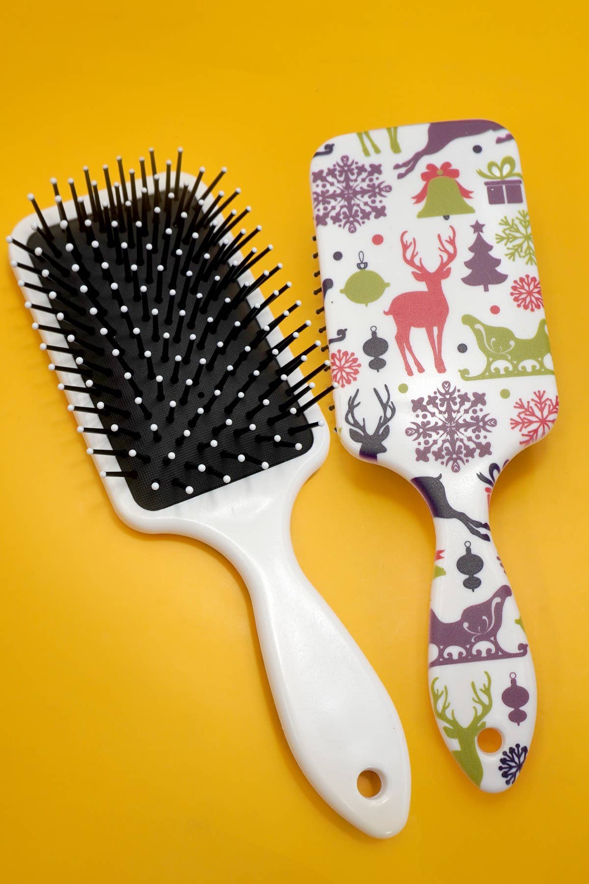 JOSSLYN by wall to wall - Wholesale Hair Brush/Comb - CHRISTMAS HOLIDAY DETANGLE PADDLE HAIR BRUSH COMB | 40HC1064