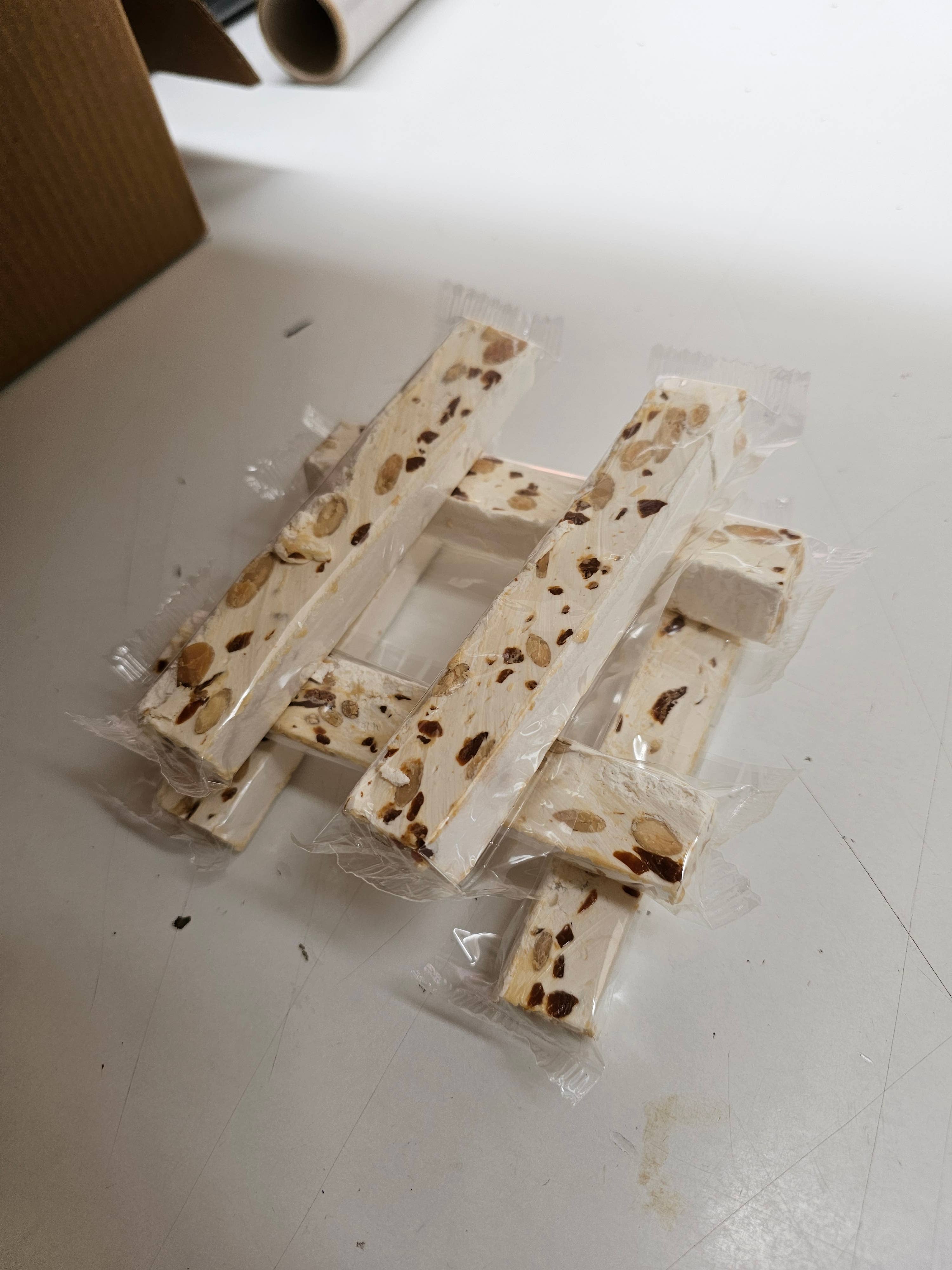 Nougat Diane De Poytiers – Großhandel Nougat – Nougat-Riegel mit Isigny-Karamell und Guérande-Salz, 50 g2