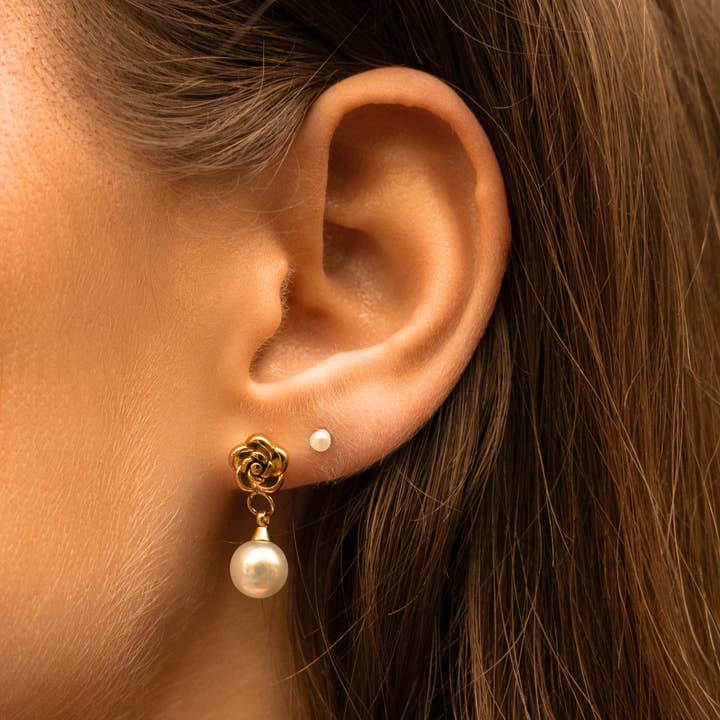 Gold Bungelende parel bloem oorstekers for wholesale on Faire1