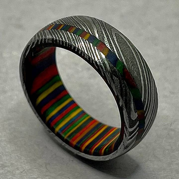 Bague en acier de Damas avec bois de fer, alliance en métal noir pour homme et femme, bague de mariage en bois, bague en acier de Damas avec bois, bague exotique. pour la vente par RustyStudioUSA