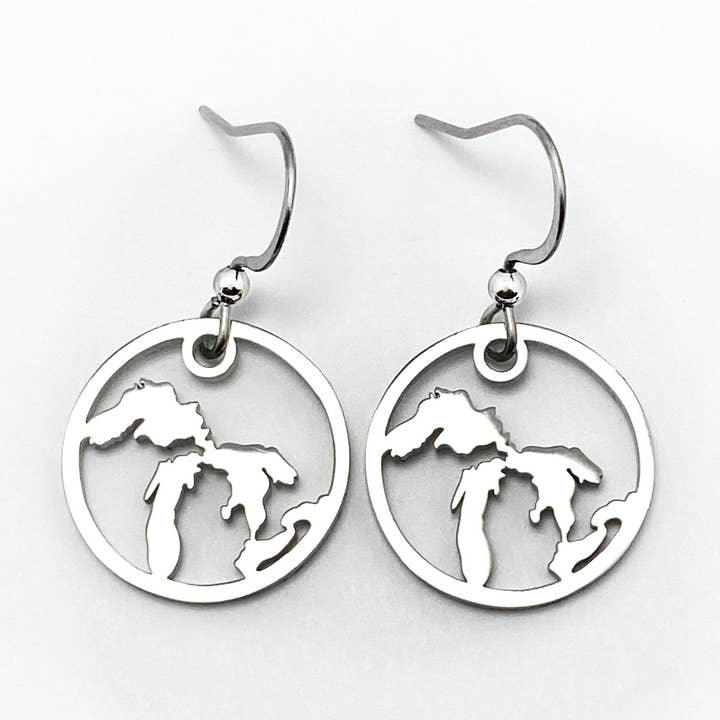 Boucles d'oreilles Great Lakes Outline pour la vente par Be Inspired UP