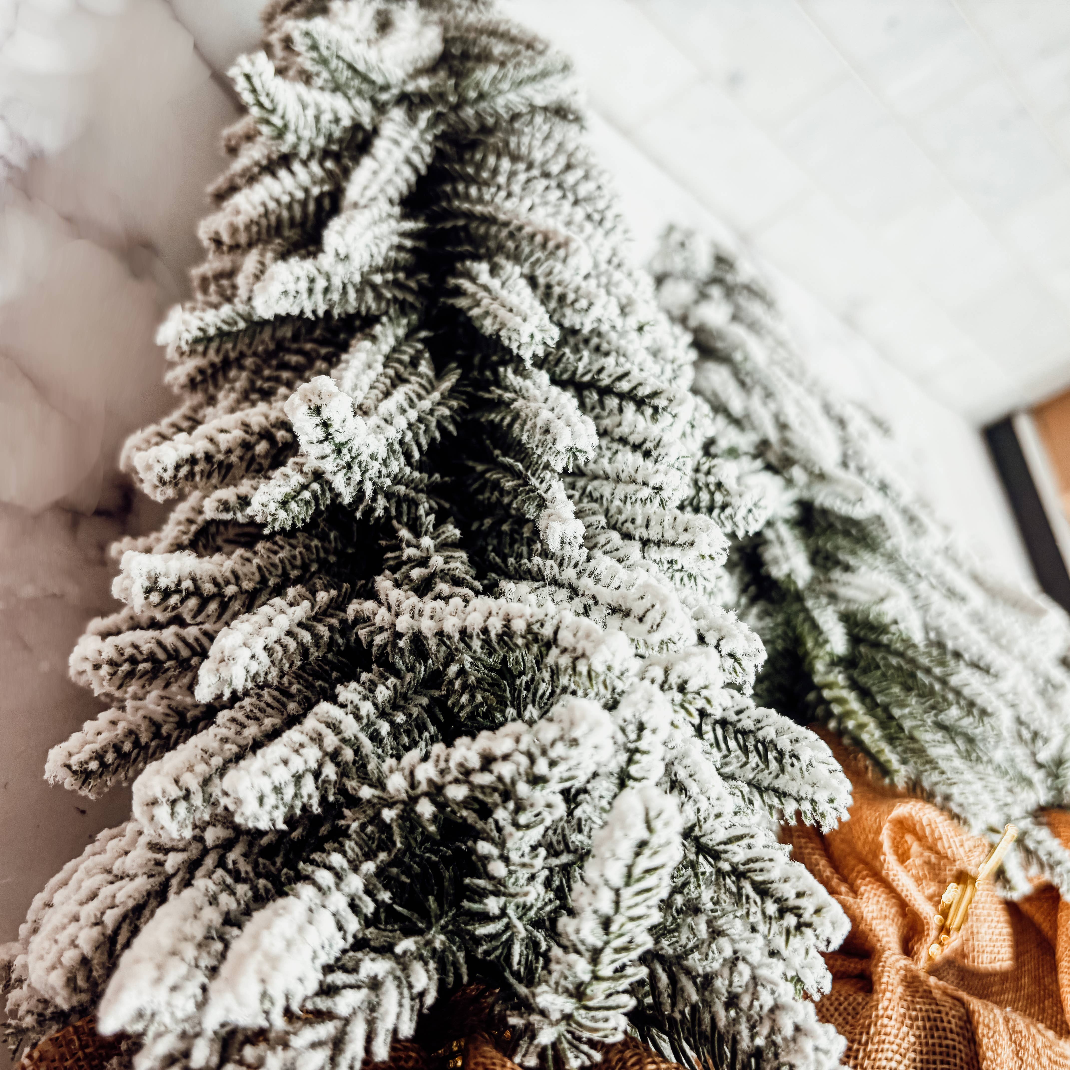 Gia Roma - Wholesale Christmas Decoration - Snow Topped Christmas Trees With Wood & Jute Base, Holiday 5