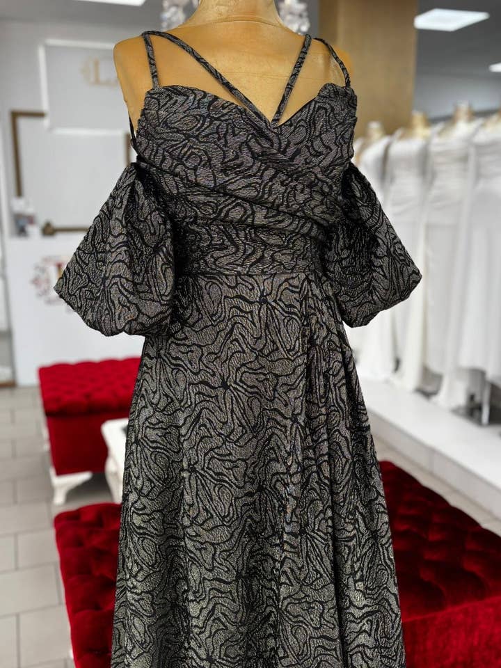 Elegant avondjurk met jacquardpatroon / C4917 voor wholesale door Lamia Braut- und Abendmode bu Aynur