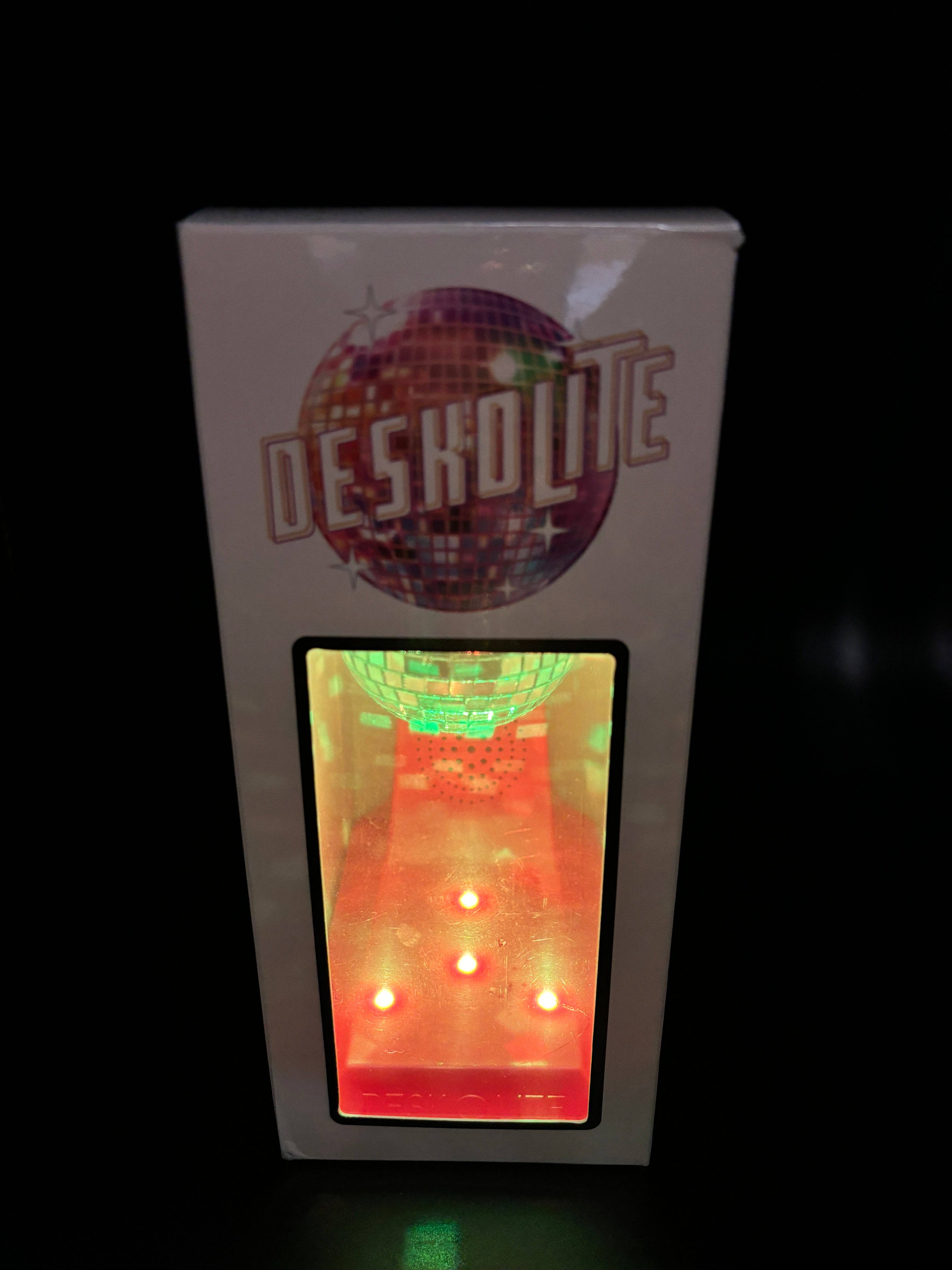 DESKOLITE - Venta al por mayor Luz estroboscópica/de discoteca - Altavoz inalámbrico de discoteca DESKOLITE™ con luces LED y bola de espejo de 6 cm10
