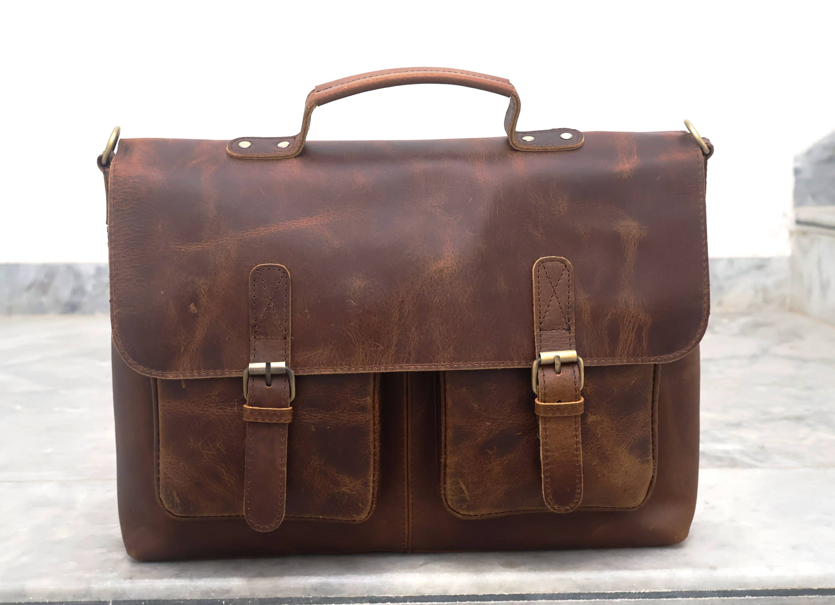 Billion Brothers – Großhandel Messenger Bag – Unisex – Buffaloleder Umhängetasche für Laptop – Satchel Schultertasche1