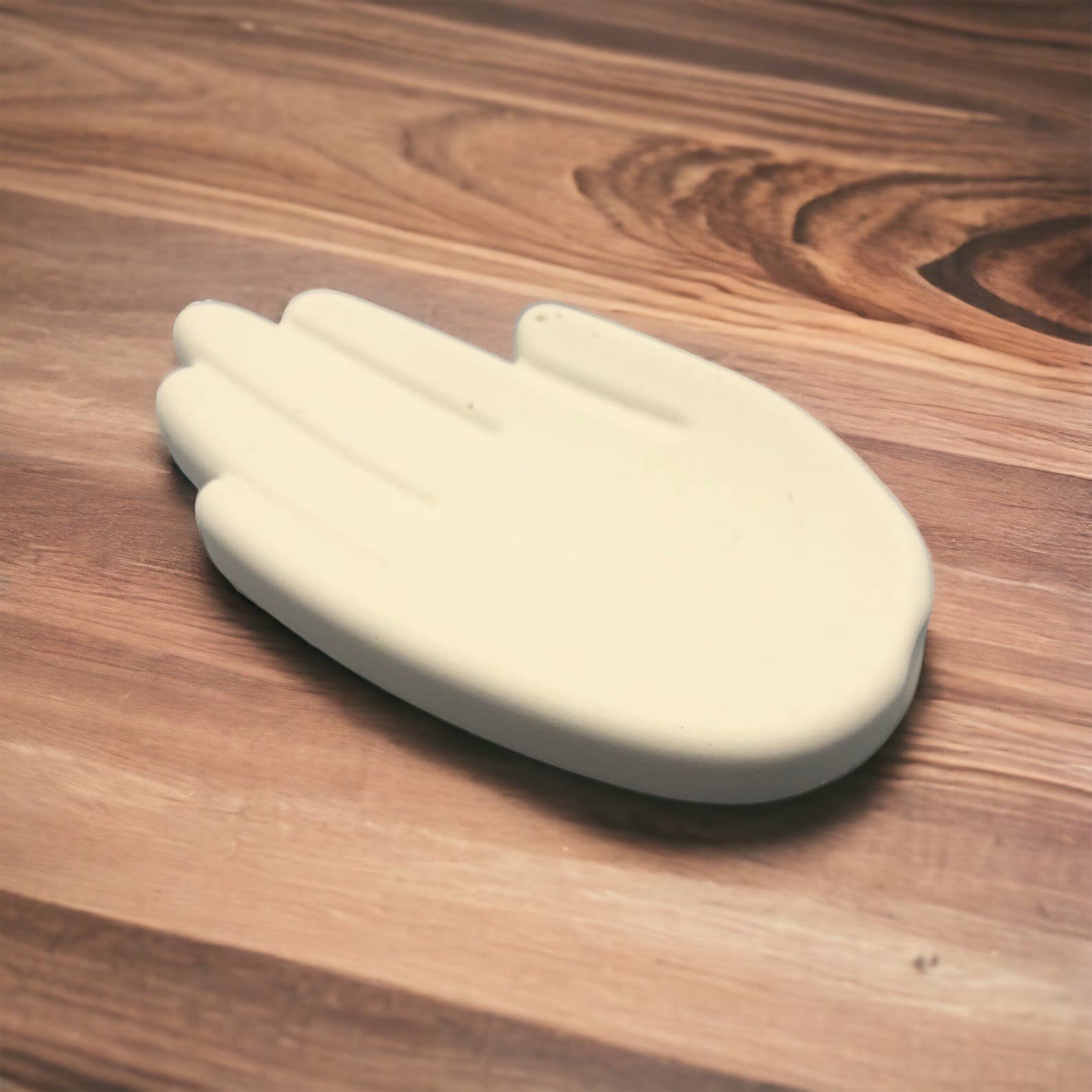 Eco Homeware Studio – Großhandel Schmuckschalen – Handgefertigter Jesmonit-Handteller, Weiß2