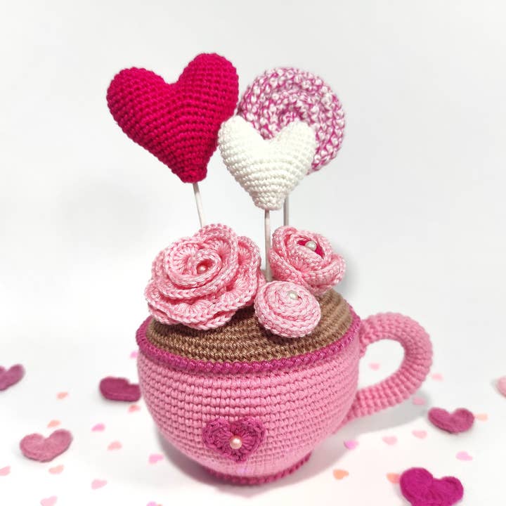 Tasse de Saint-Valentin en crochet, cadeau de décoration Amigurumi pour la Saint-Valentin pour la vente par Anh2 LTD