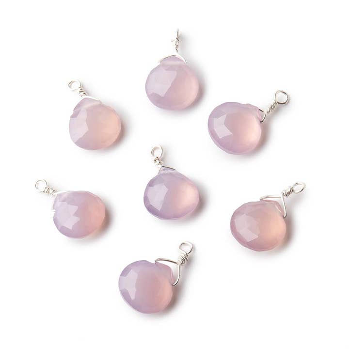 Ciondolo a forma di cuore sfaccettato in calcedonio rosa lilla avvolto in filo d'argento da 8 mm per la vendita all'ingrosso da parte di Beads of Cambay