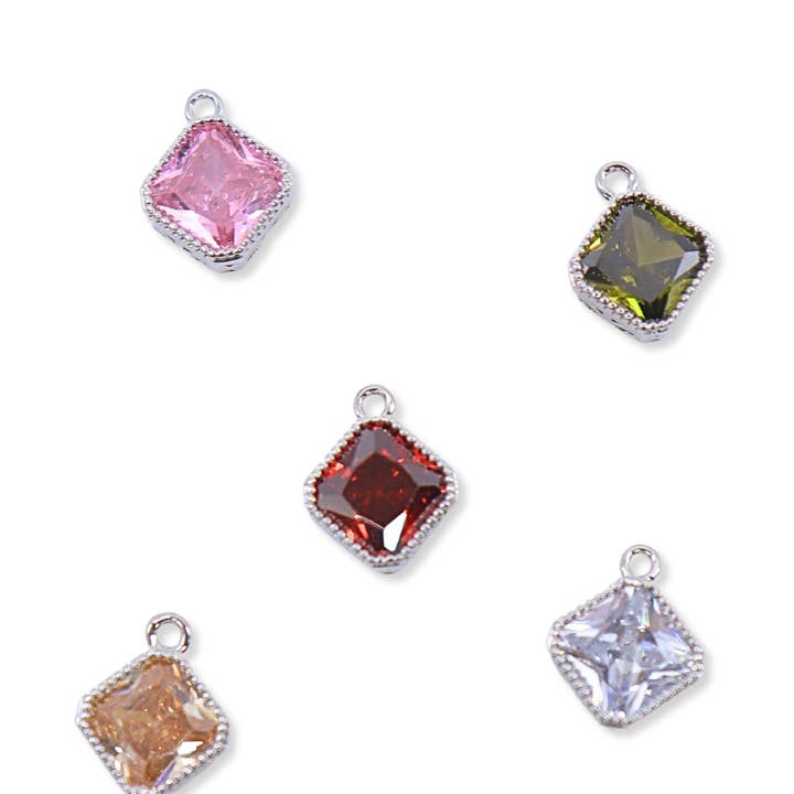 * Zilveren vintage gekleurde glazen bedeltje voor wholesale door The Charm Bar Company