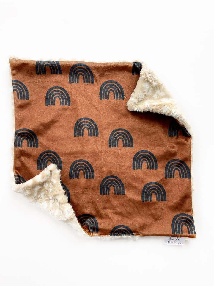 Castanho Rainbow Lovey (16x16 polegadas) por atacado de Dwell Darling