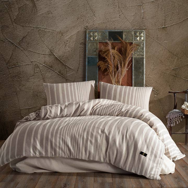 Globaltex Fine Linens - Wholesale Bedding Set - Light Brown Bedding Set With Beige Stripes0