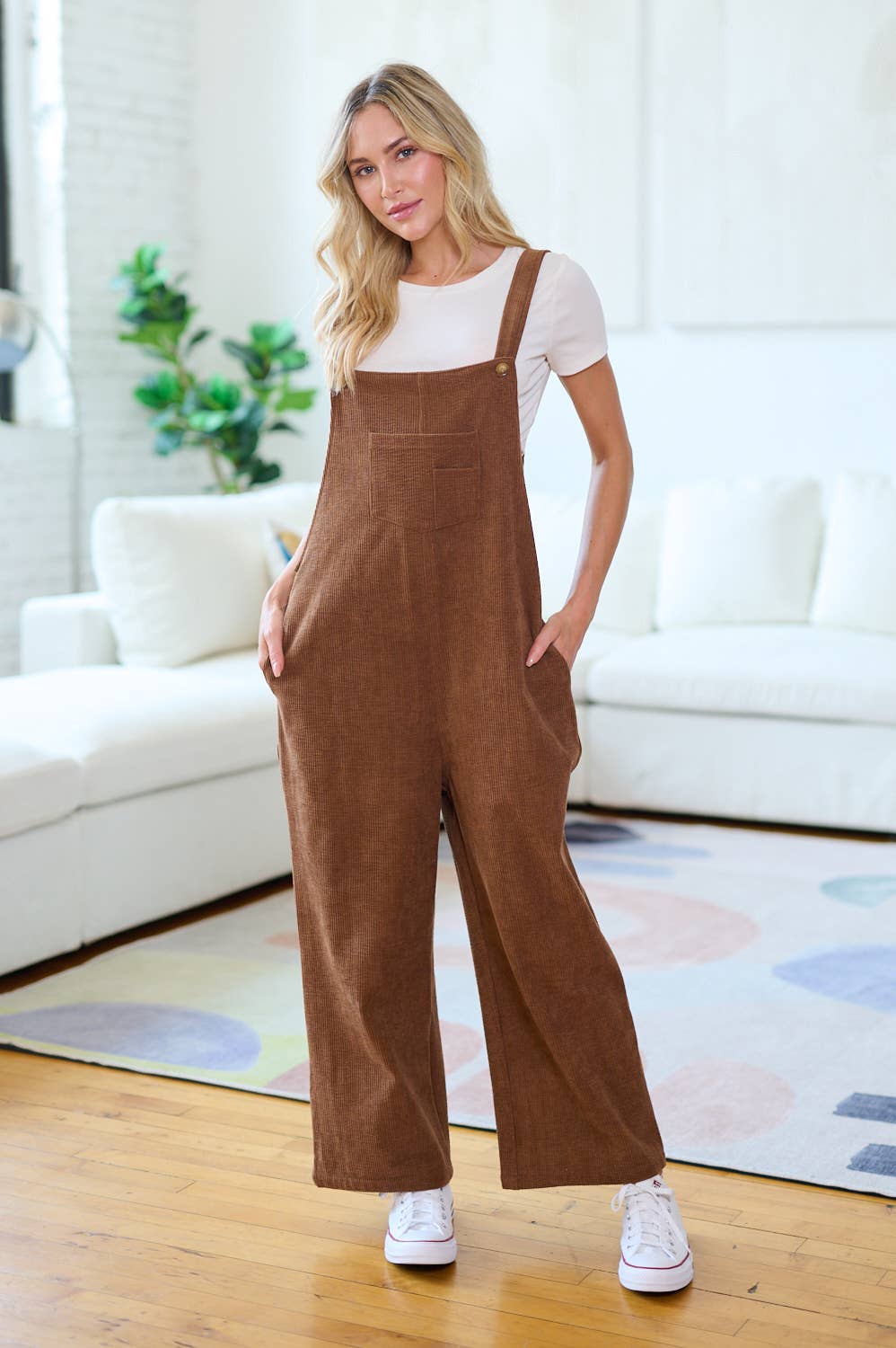 SM WARDROBE - Vendita all'ingrosso Salopette - Donna - SALOPETTE CLASSICA IN VELLUTO A COSTE MARRONE1