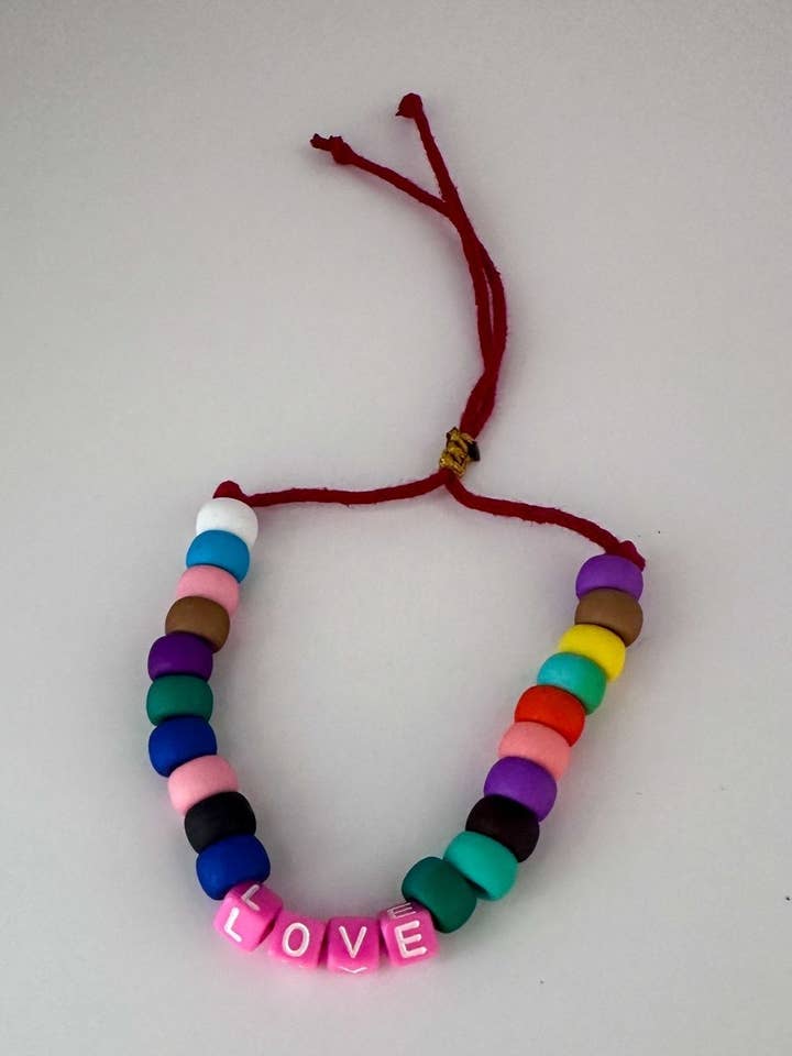 Bracelet à perles lettrées pour femmes - Accessoire de mode pour la vente par Luna By Cinthia Garcia