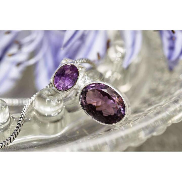 Collana con pietre preziose Saanvi per la vendita all'ingrosso da parte di Sitara Collections