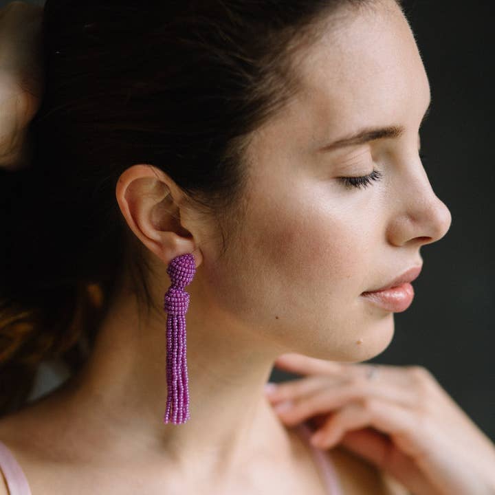 Ninolia – Brincos de argola por atacado – Rosa borla longa magenta clipe para formatura ou noite quente rosa escuro brincos fúcsia declaração brilhante não perfurado pendurado confortável 5 polegadas9