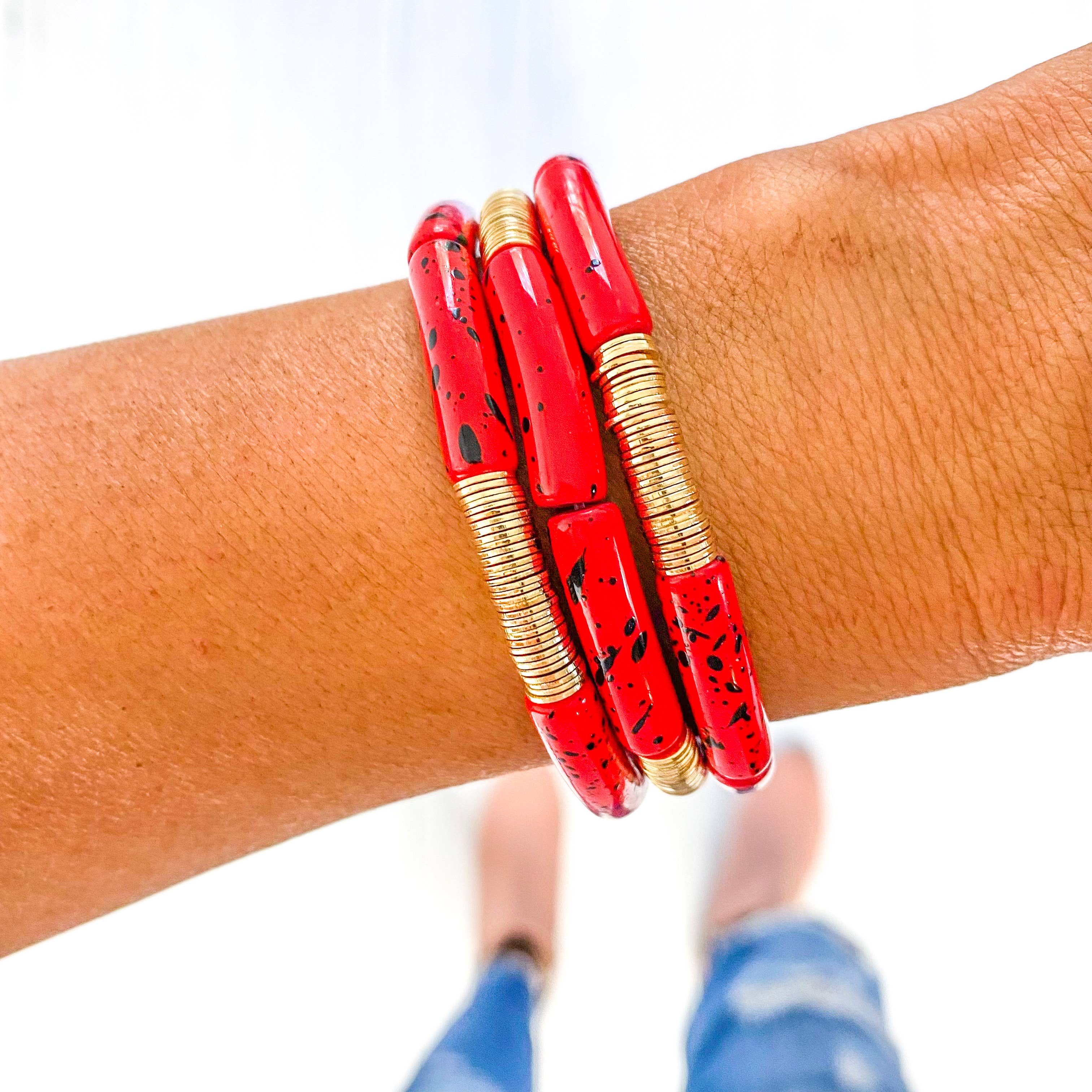 Savvy Bling - Wholesale Beaded Bracelet - Red & Black Speckle Acrylic Tube Bamboo Bracelet5