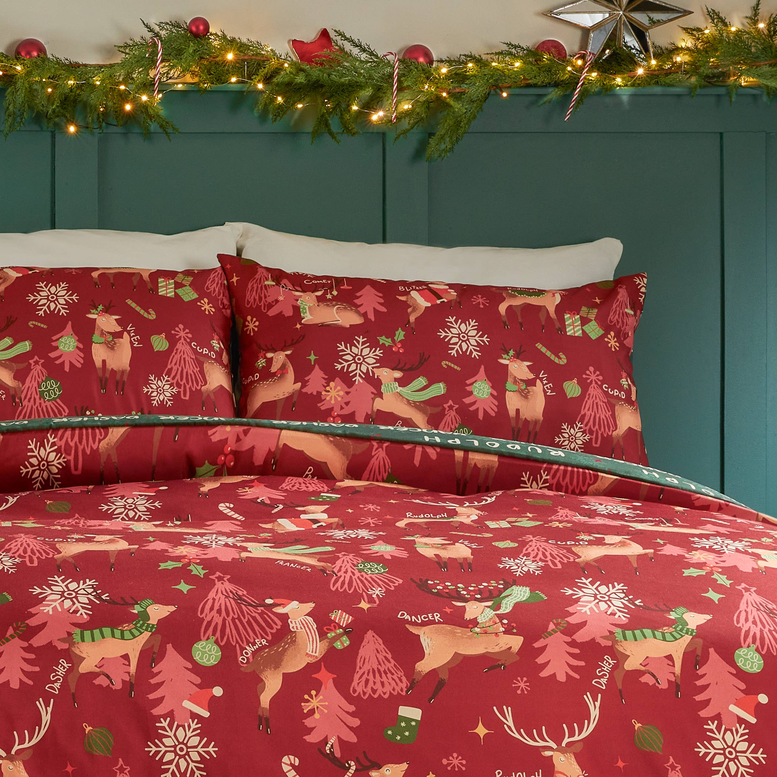 Sleigh Team Soft Touch Duvet Cover Set Red for wholesale on Faire3