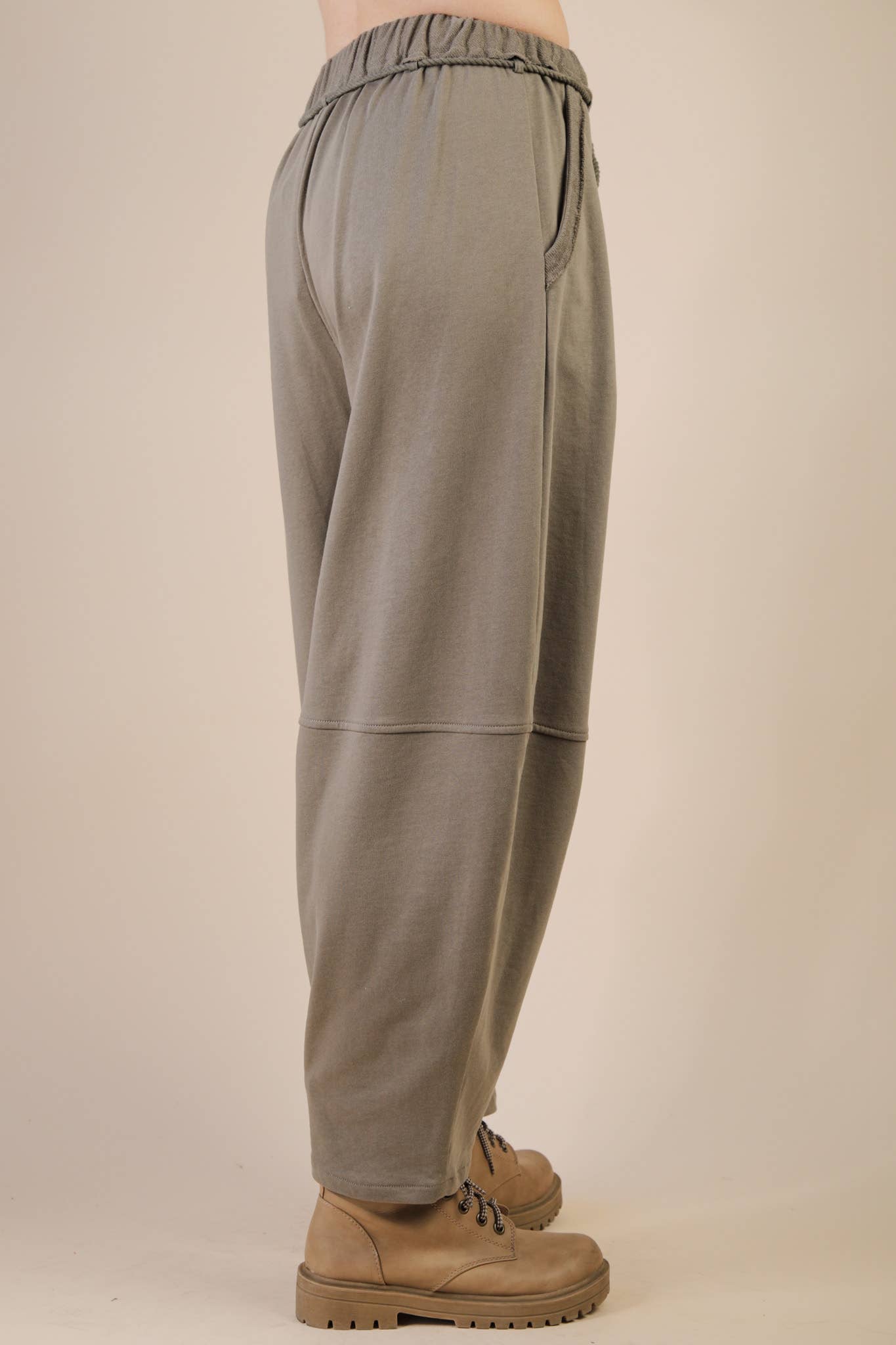 VERY J – Calças - Mulher por atacado – NP70814-Calças de Barril com Faixa de Cintura Trançada2