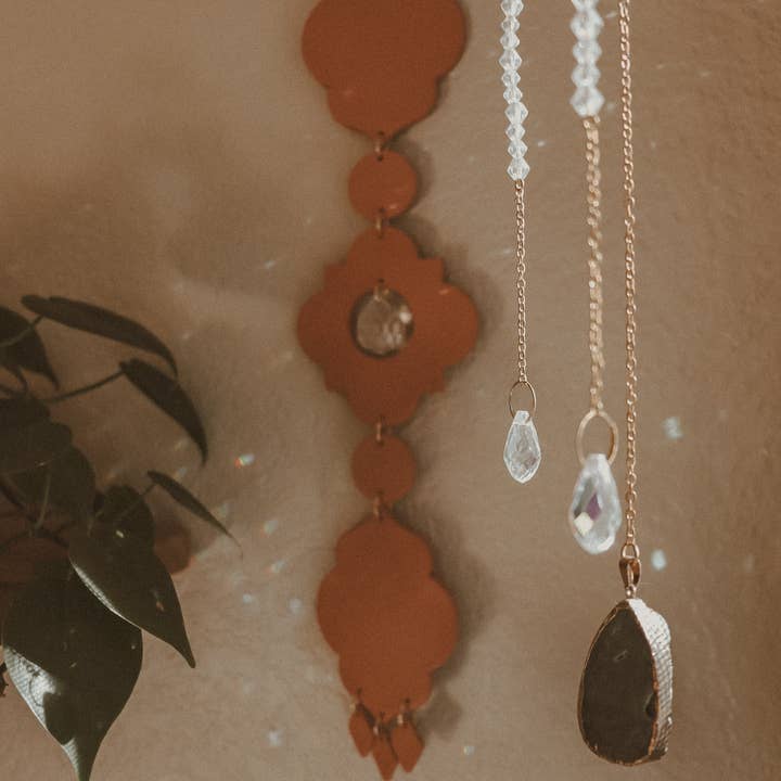 Rooted Reverie – Großhandel 3D-Wandkunst – Wandbehang aus Terrakotta im marokkanischen Stil mit Sonnenfänger2