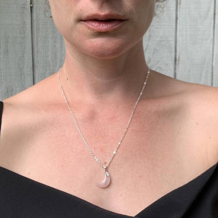 Gilded Bug Jewelry – wholesale Hänge-/berlockhalsband – Half Moon Ädelsten Silver eller guld halsband