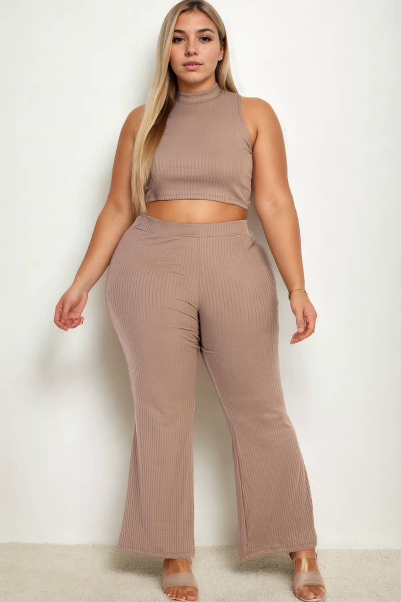 CAPELLA APPAREL – Engroshandel Top- og buksesæt (IKKE Loungewear) - Dame – Plus Size Ribbed Mock Neck Crop Tank Top & Bootcut Bukser Sæt0