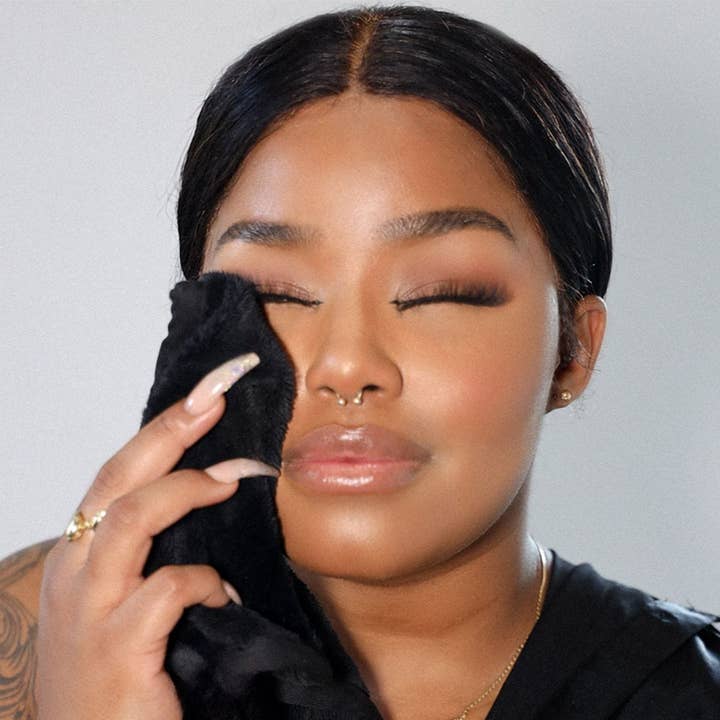 The Original MakeUp Eraser - Wholesale Make-up remover - Chic Black MakeUp Eraser PRO 5