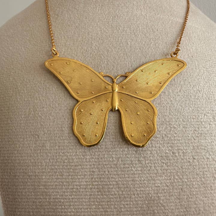 Anokhi Green | Handmade Gemstone Jewelry - Venta al por mayor Collares con colgantes/abalorios - Collar de Cadena con Insecto Mariposa | Collar de Esperanza y Renacimiento