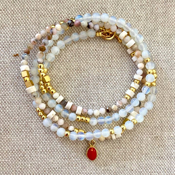 MANTRA BEADS BRACELET - WHITE "CLARITY" per la vendita all'ingrosso da parte di VICTORIA DENY JEWELRY