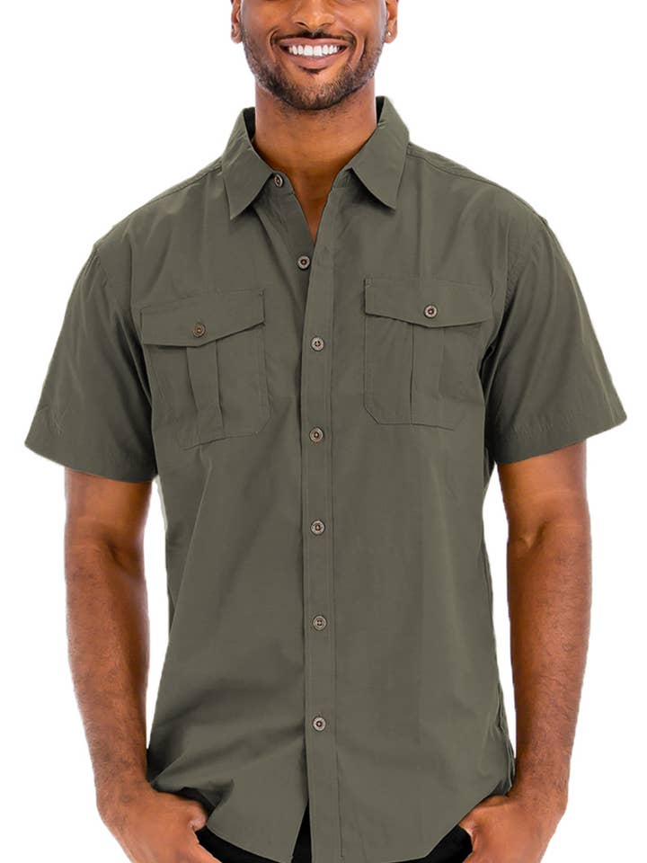 Chemise boutonnée à manches courtes et à deux poches sur la poitrine pour la vente par WEIV