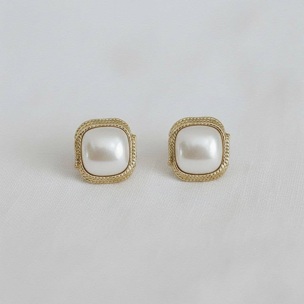 Ellemadera - Wholesale Stud/Post Earrings - Chic Vintage Pearl Drop Earrings with Regal Flair0