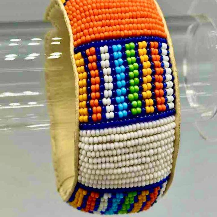 Bracciale largo in pelle con perline con design a quadrati e strisce - Mali per la vendita all'ingrosso da parte di The Niger Bend