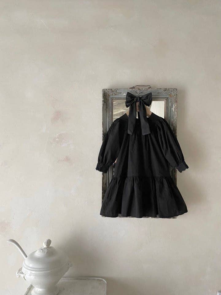 MyKids-USA® – Engroshandel Kjole - Børn – Baby Pige Ensfarvet Kjole med Blonder Design, Firkantet Halsudskæring og Lange Ærmer Prinsessekjole2