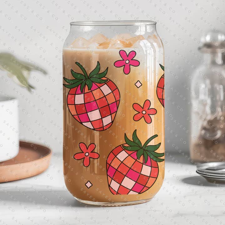 Tasse en verre Disco Fruit Strawberry 16 oz avec couvercle en bambou et paille #100110 pour la vente par Sayers & Co.