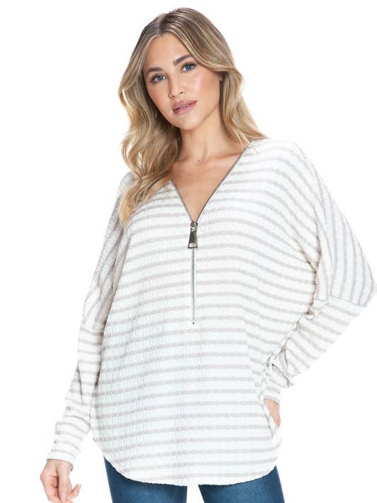 Haut à fermeture éclair avec manches dolman pour la vente par Ariella USA