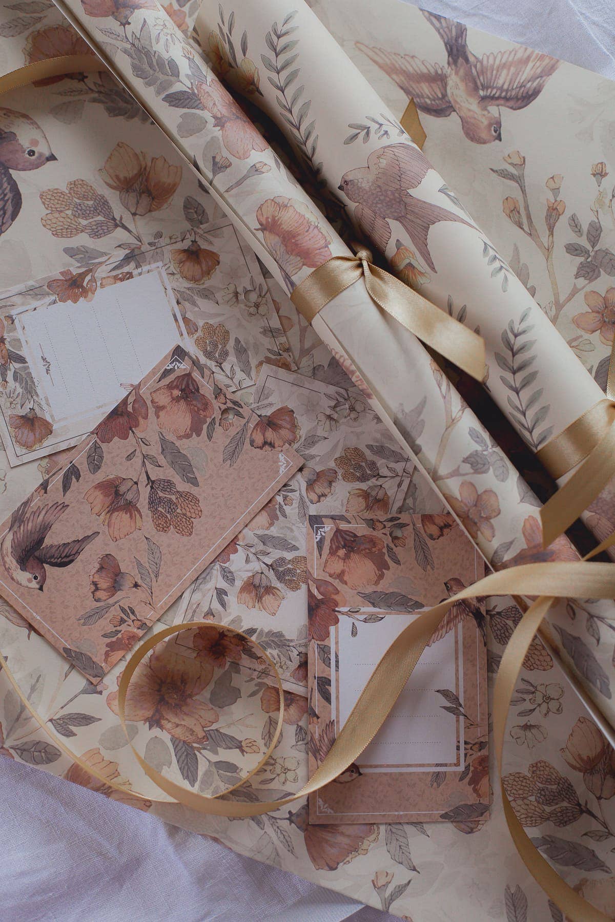 Mrs Mighetto - Wholesale Wrapping Paper Roll - Wrapping & Craft Paper 4-pack Flowers1