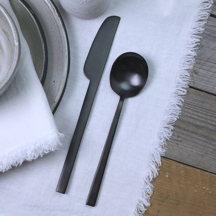 LinenCasa - Wholesale Placemat - Linen Placemat - Stonewashed - Optic White with Frayed Edges3