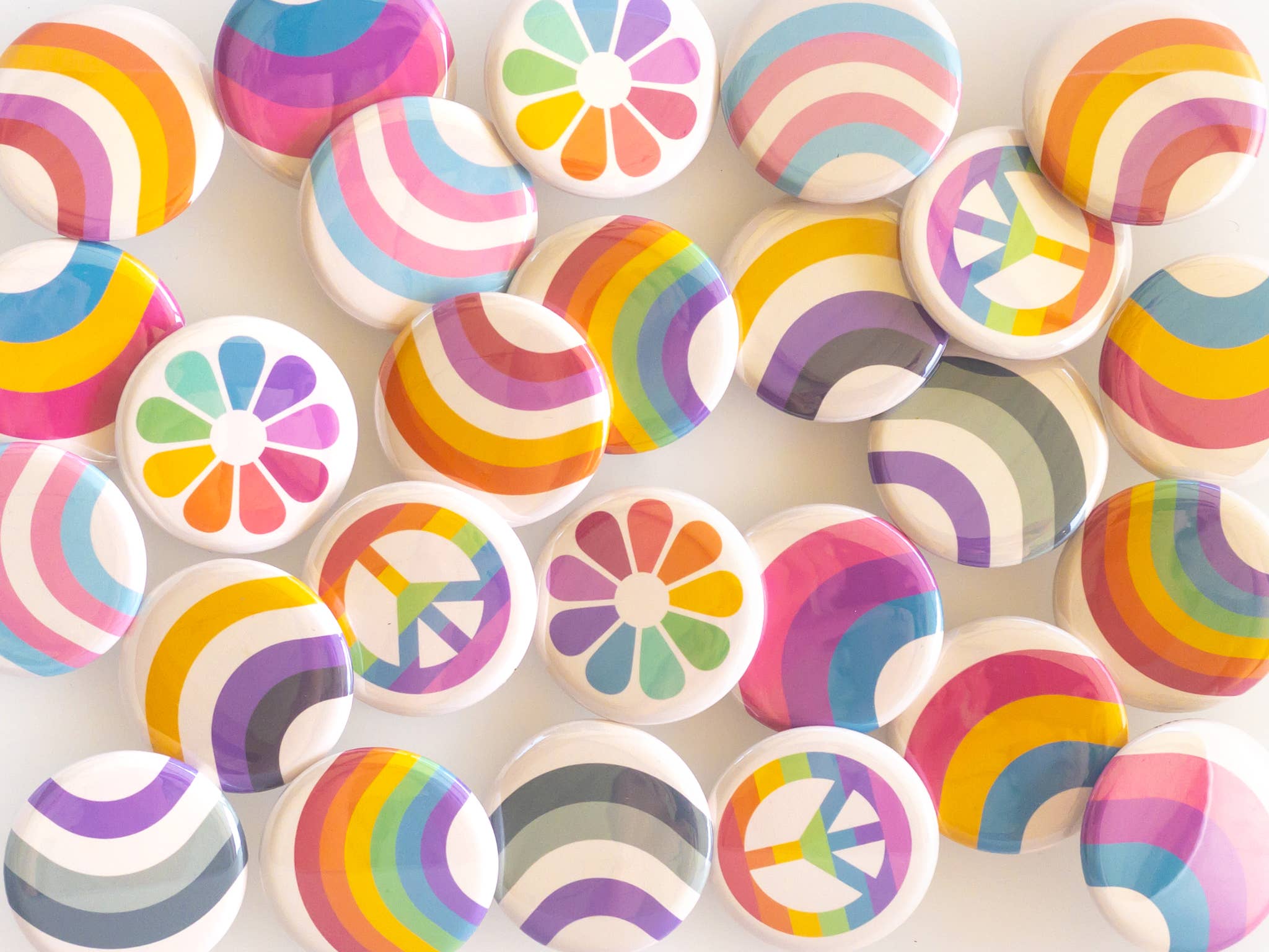 ROBNKO - Wholesale Lapel Pin/Button - Retro Pride Rainbow Buttons16