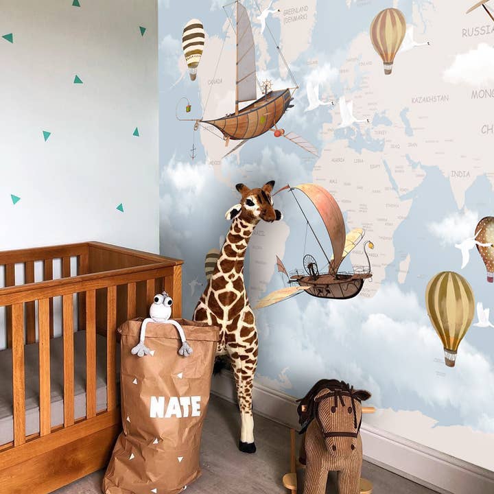 Les Panoramiques – Engroshandel Tapetrulle – Verdenskort tapet med flyvemaskiner, både og varmluftsballoner1