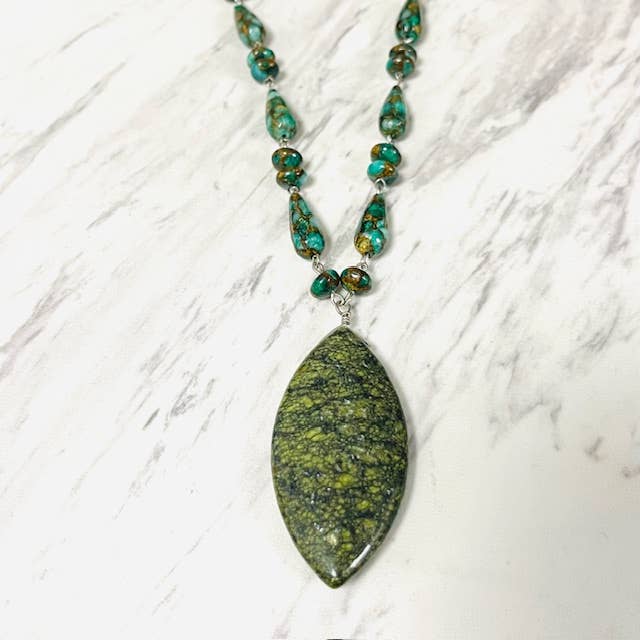 Anita K By Blushing Pink - Venta al por mayor Collares con colgantes/abalorios - Collar con colgante de piedra grande y ágata agrietada1