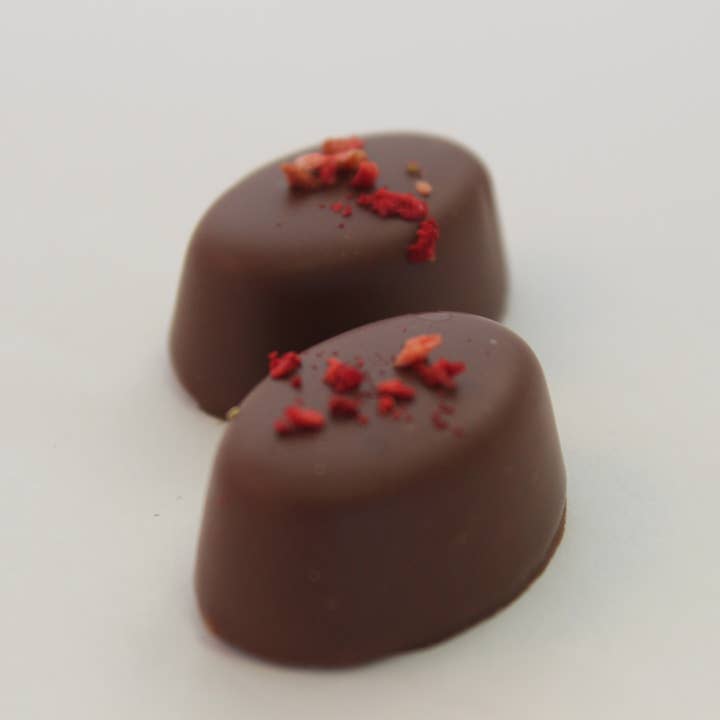 Royale Normande Chocolaterie – Chocolate por atacado – CHOCOLATE DE LEITE - GANACHE DE MORANGO - CAIXA A GRANEL 1583