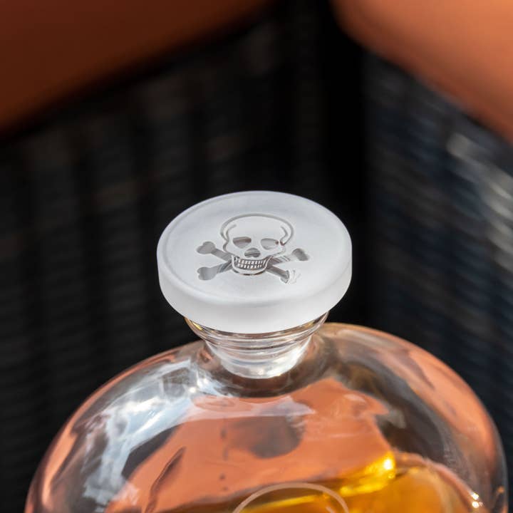 Rolf Glass – wholesale Decanter – Skull & Crossbones 3 Piece Whiskey Decanter Gift Set