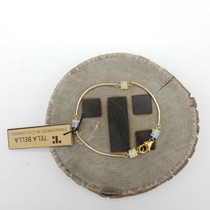 Klein houten display met ronde rand voor wholesale door Tela Bella Jewelry