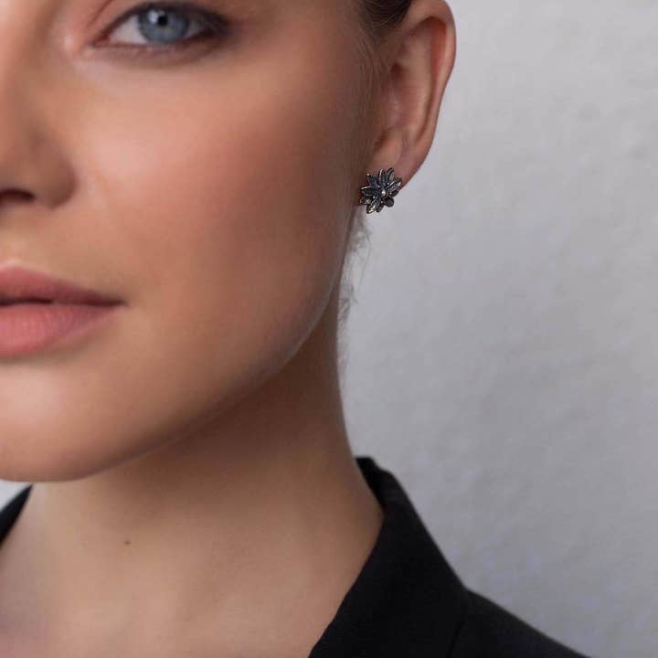 Brincos Edna Flower por atacado de Mimi + Marge