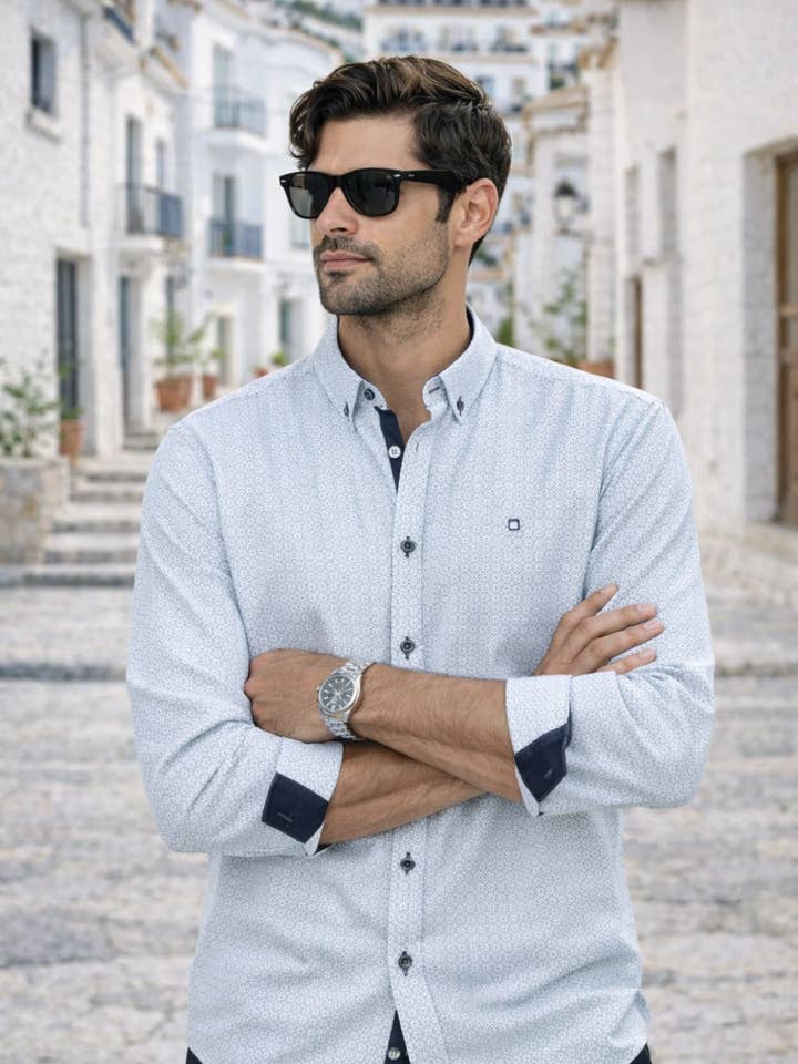 Camisa Microestampada Verde-Água com Contrastes Marinhos por atacado de Yellow Skin